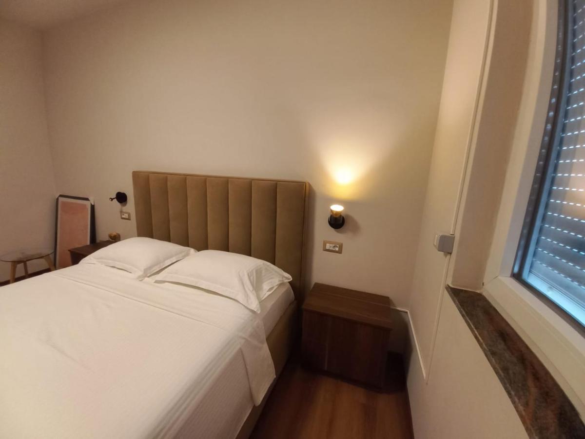 Penthouse Rooms & Aparts Тирана Экстерьер фото