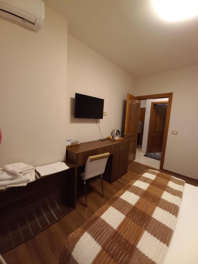 Penthouse Rooms & Aparts Тирана Экстерьер фото