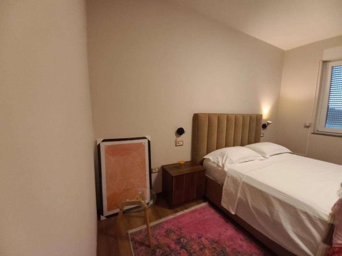 Penthouse Rooms & Aparts Тирана Экстерьер фото