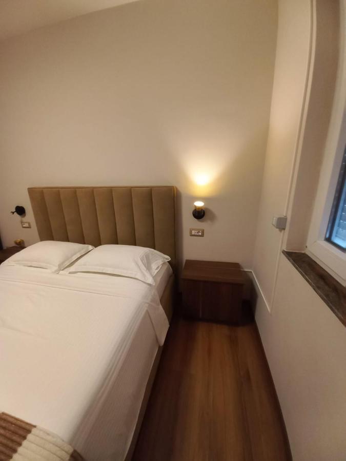 Penthouse Rooms & Aparts Тирана Экстерьер фото