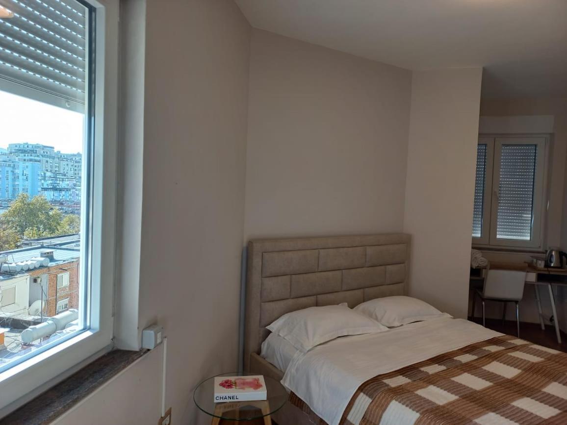 Penthouse Rooms & Aparts Тирана Экстерьер фото