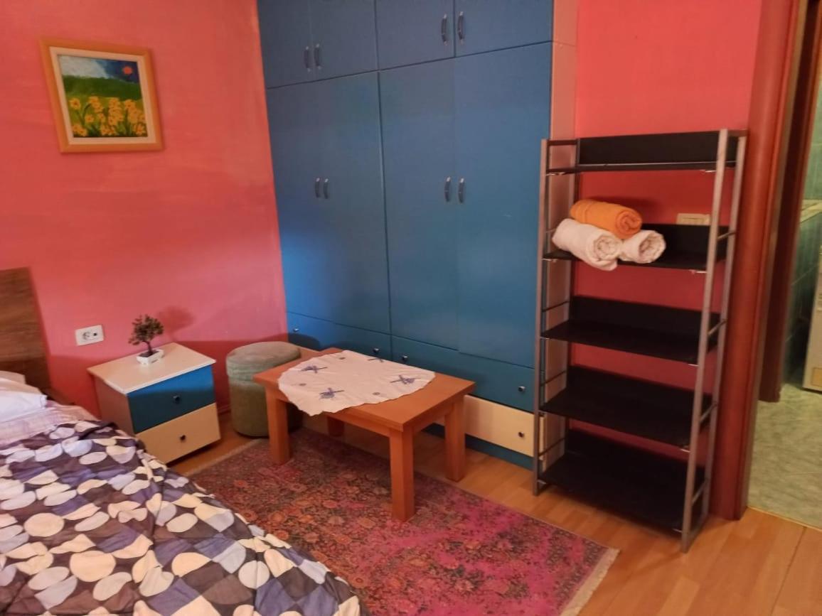 Penthouse Rooms & Aparts Тирана Экстерьер фото