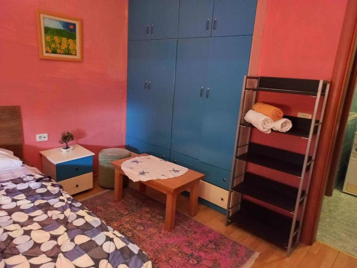 Penthouse Rooms & Aparts Тирана Экстерьер фото