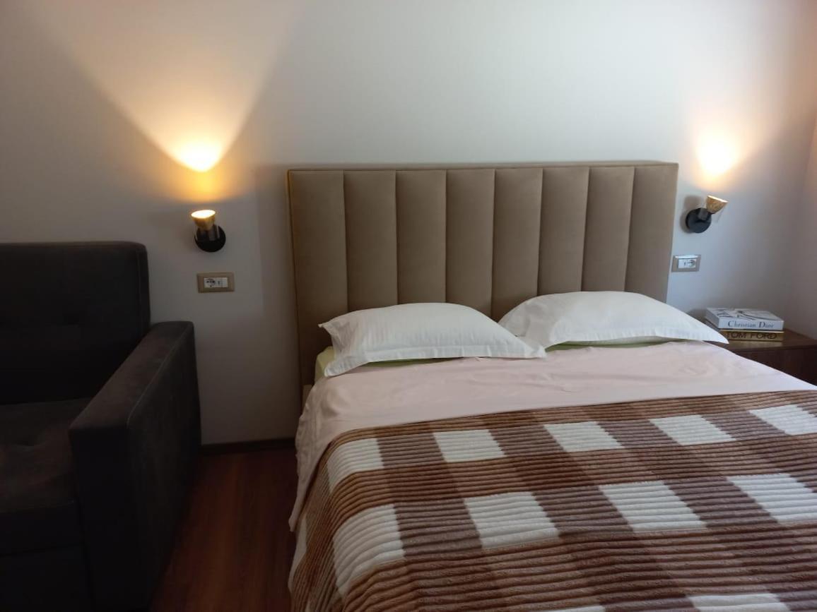 Penthouse Rooms & Aparts Тирана Экстерьер фото