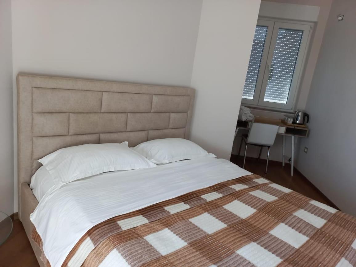 Penthouse Rooms & Aparts Тирана Экстерьер фото