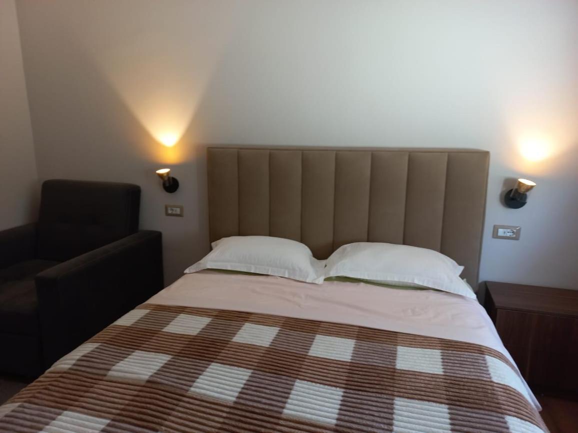 Penthouse Rooms & Aparts Тирана Экстерьер фото