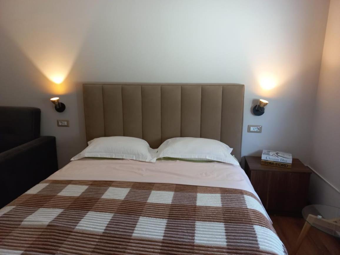 Penthouse Rooms & Aparts Тирана Экстерьер фото