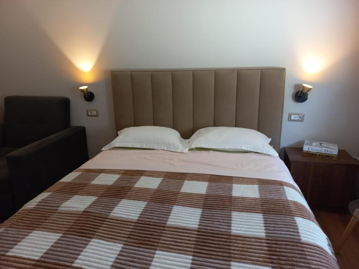 Penthouse Rooms & Aparts Тирана Экстерьер фото