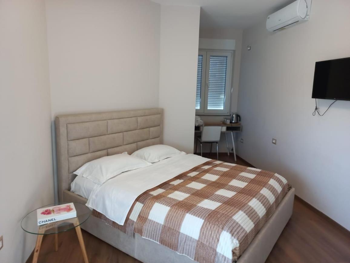Penthouse Rooms & Aparts Тирана Экстерьер фото