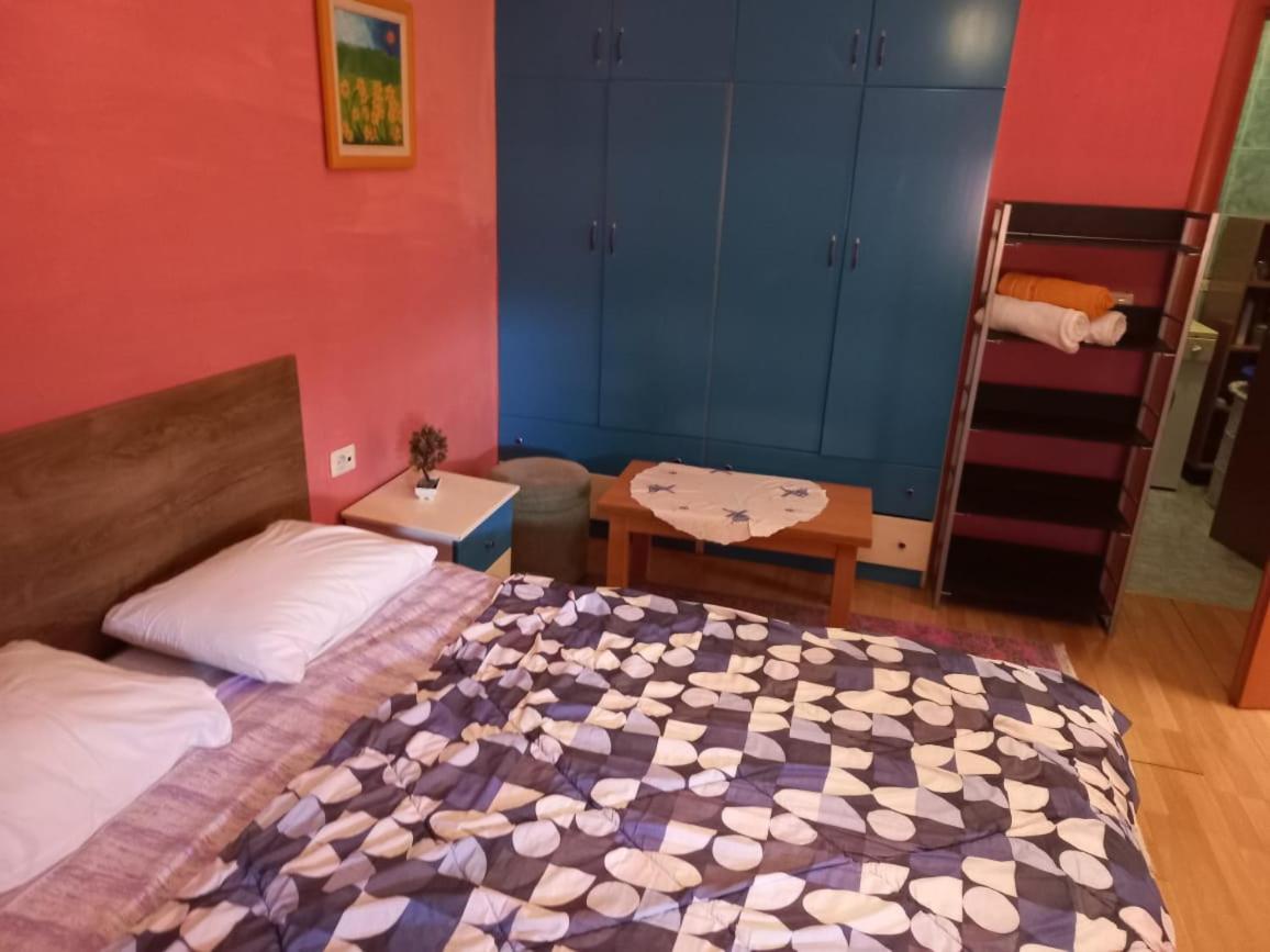 Penthouse Rooms & Aparts Тирана Экстерьер фото