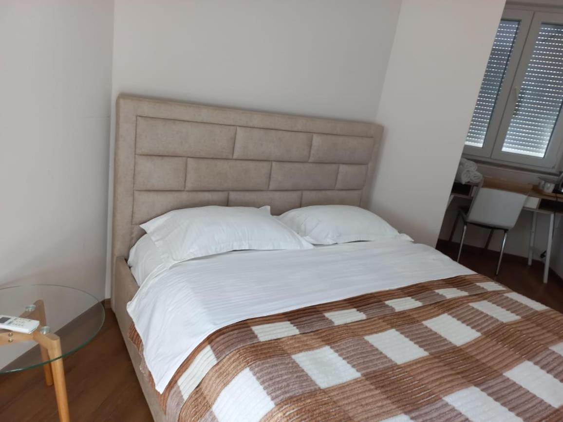 Penthouse Rooms & Aparts Тирана Экстерьер фото